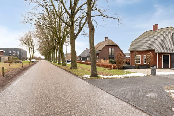 Photo 3 of Hilakker 41