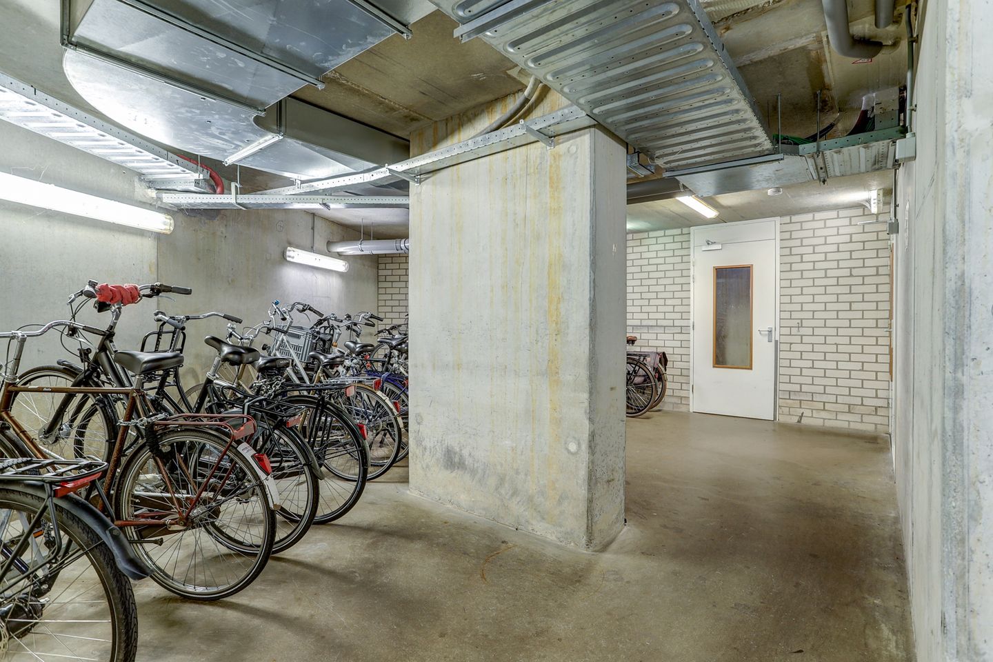 Photo 34 of Vondellaan 208