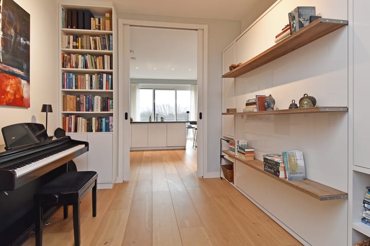 Photo 44 of Laan van Poot 391