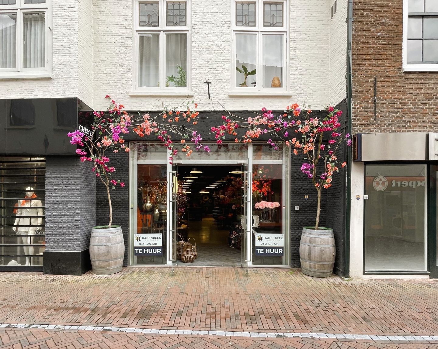 View photo 1 of Donkerstraat 23