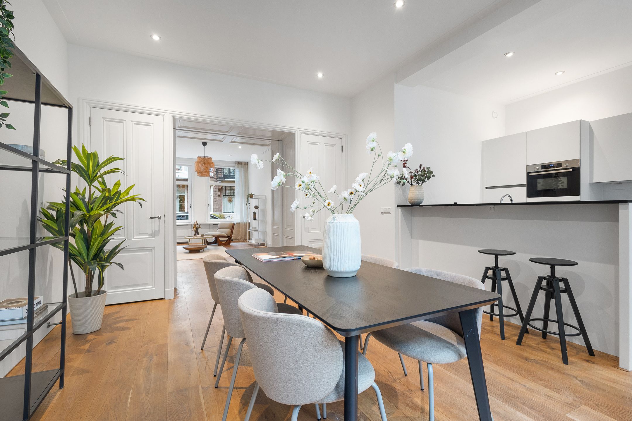 Photo 3 of Valeriusstraat 145-E