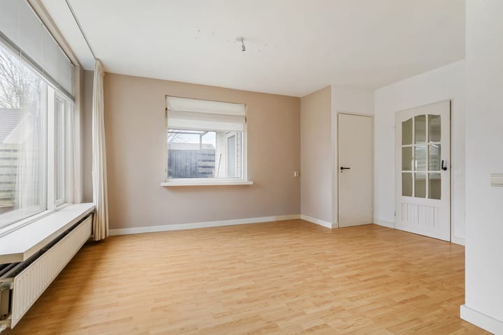 Photo 8 of Emmastraat 2