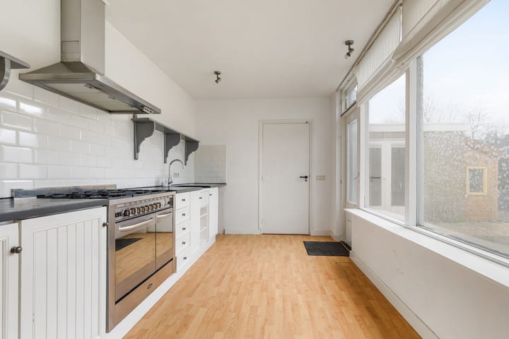 Photo 13 of Emmastraat 2