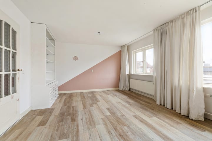 Photo 27 of Emmastraat 2