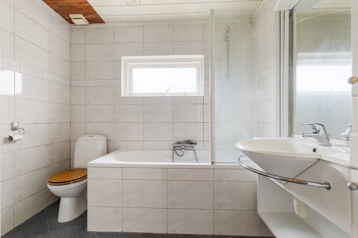 Photo 32 of Emmastraat 2