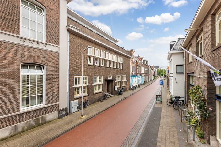 Photo 3 of Van Karnebeekstraat 69-F