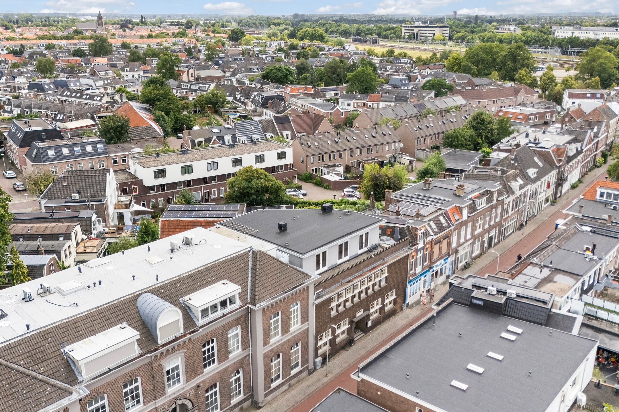 Photo 30 of Van Karnebeekstraat 69-F