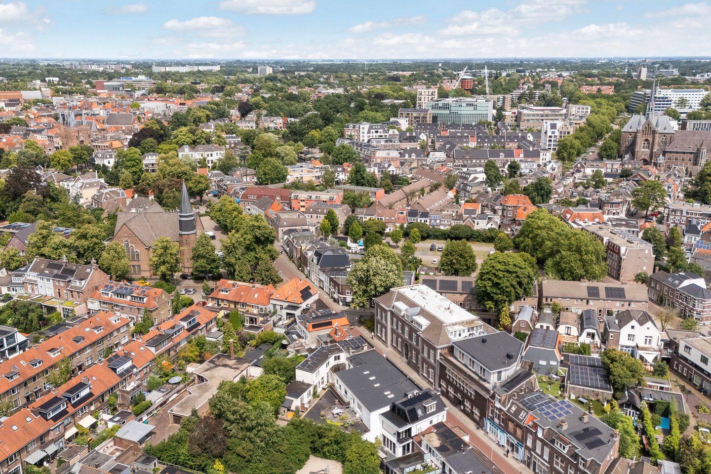 Photo 34 of Van Karnebeekstraat 69-F