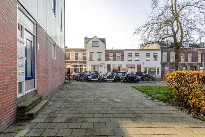 Photo 33 of Willem Brouwerstraat 11