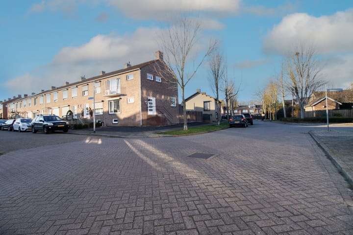 Foto 3 van Pius XII-plein 10-A