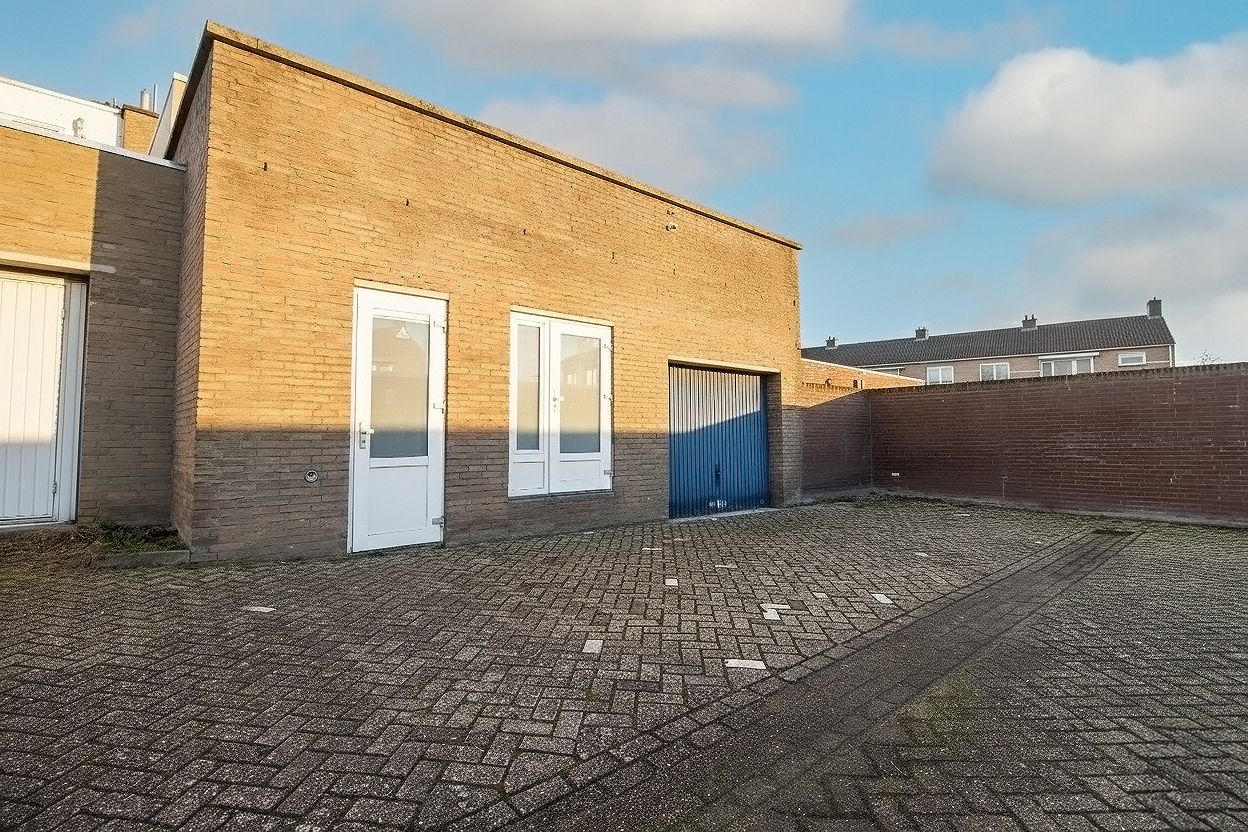 View photo 2 of Pius XII-plein 10-A