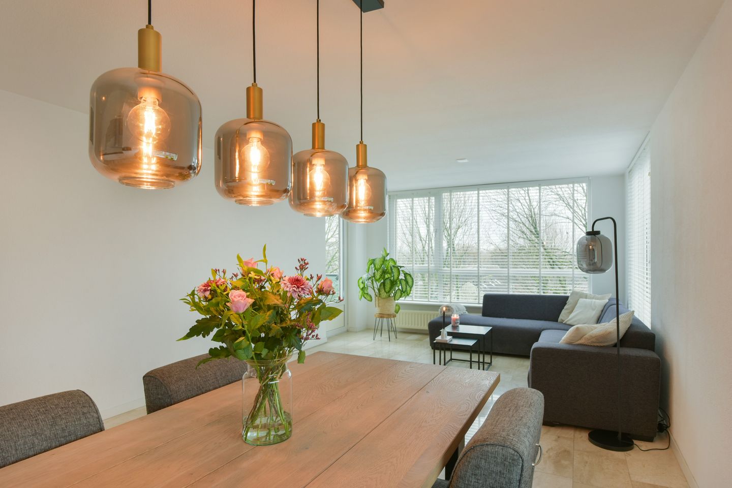 Foto 10 van Weegbree 105