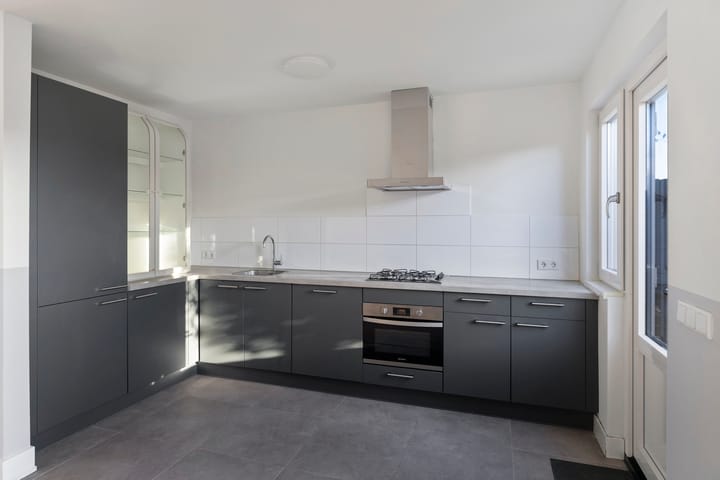 Photo 12 of Julianalaan 27