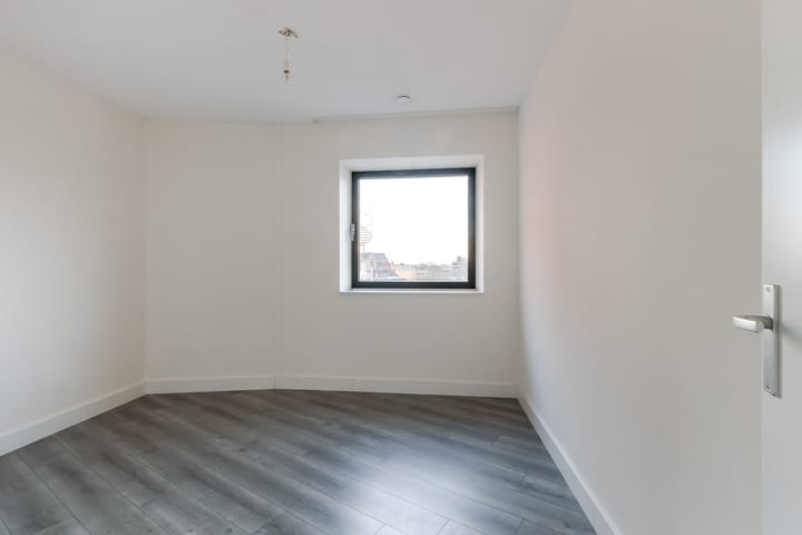 Foto 16 van Korte Parallelweg 87