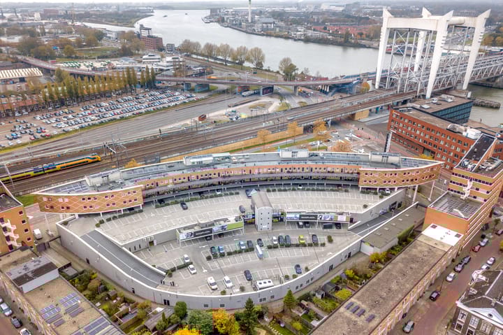 Foto 28 van Korte Parallelweg 87