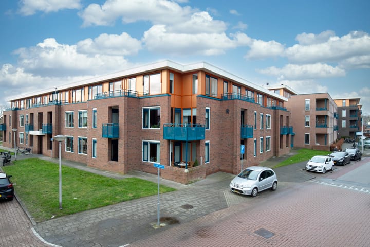 Foto 2 van Den Heuvel 49