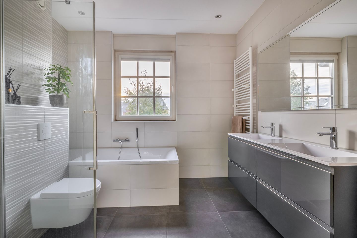 Photo 4 of Louis d'Orlaan 28