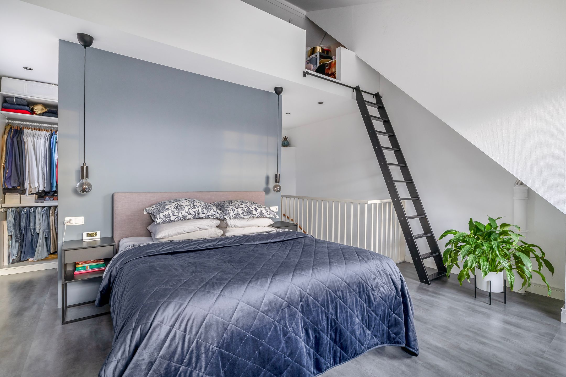 Photo 33 of Louis d'Orlaan 28