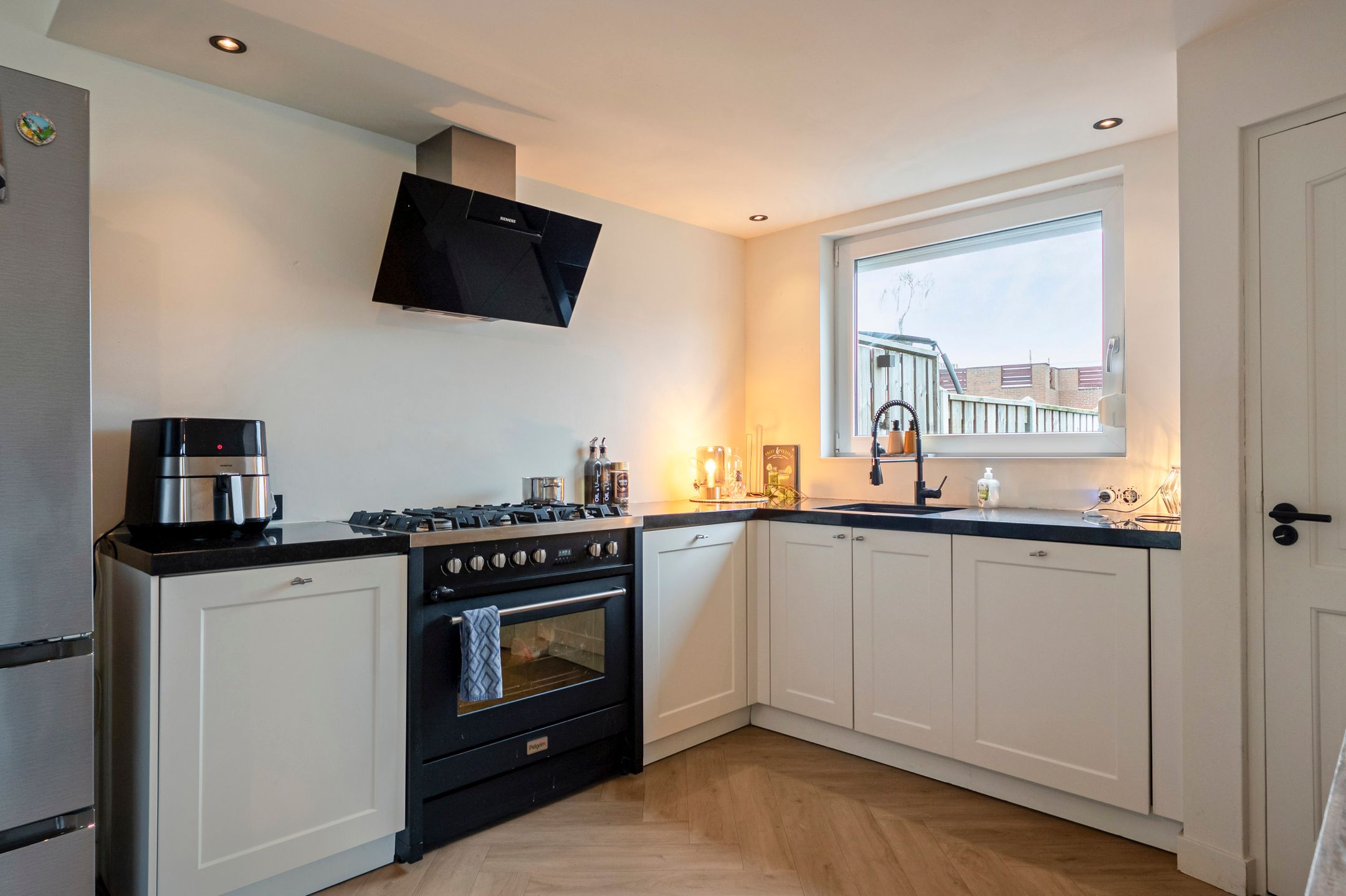 Photo 3 of Henric van Veldekestraat 39