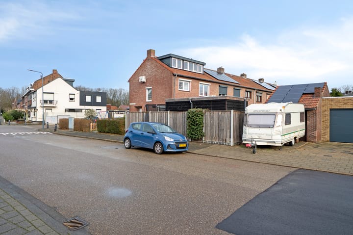 Photo 5 of Henric van Veldekestraat 39