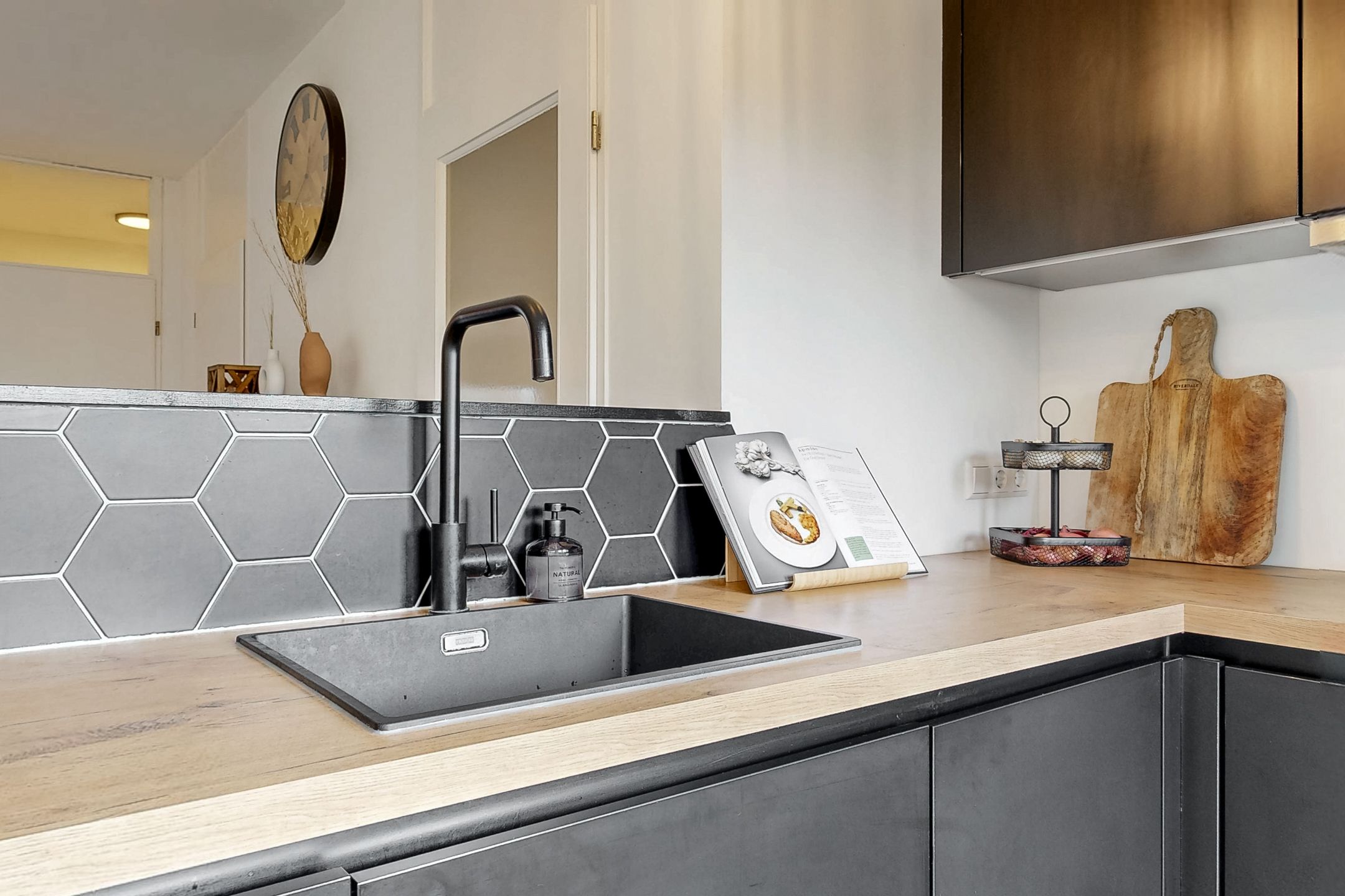 Photo 12 of Nieuwlichtstraat 76