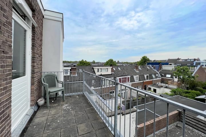 Photo 9 of Obrechtstraat 41-B