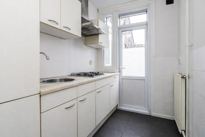 Photo 4 of Spruytstraat 39-B