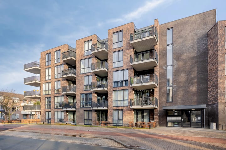 Photo 6 of Valkenierstraat 51-B