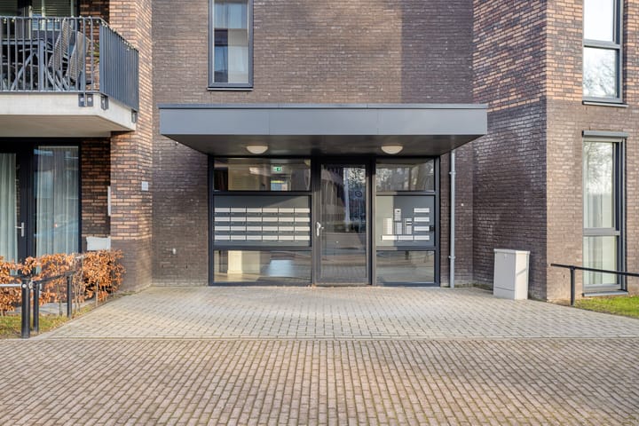 Photo 7 of Valkenierstraat 51-B