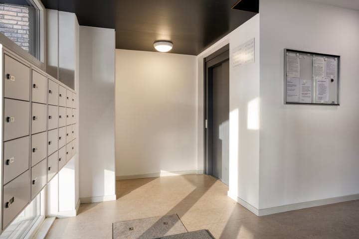 Photo 8 of Valkenierstraat 51-B