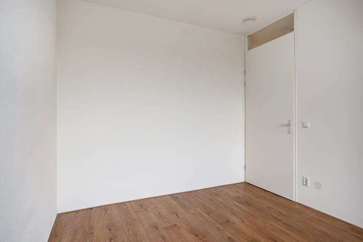 Photo 12 of Valkenierstraat 51-B