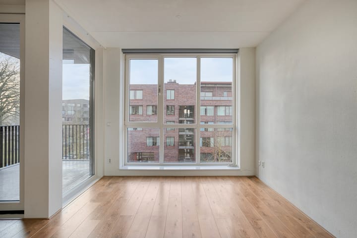 Photo 16 of Valkenierstraat 51-B