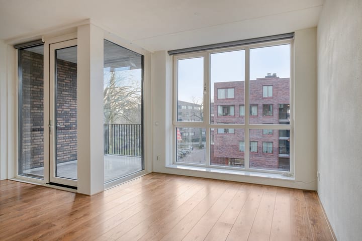 Photo 17 of Valkenierstraat 51-B