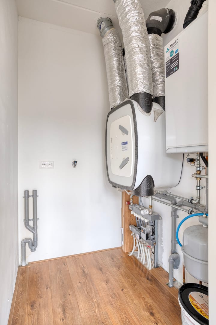 Photo 20 of Valkenierstraat 51-B