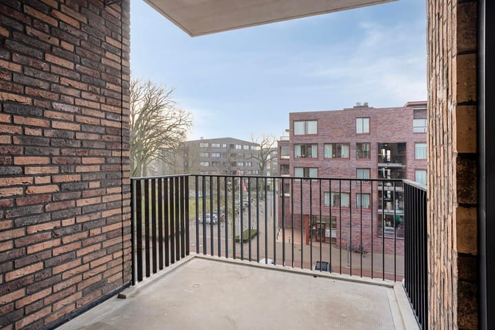 Photo 21 of Valkenierstraat 51-B