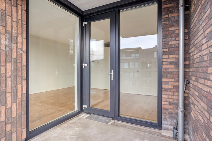 Photo 22 of Valkenierstraat 51-B