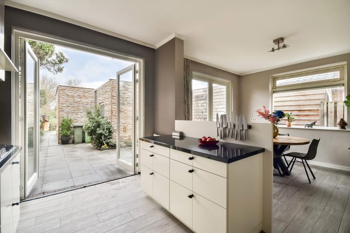 Photo 12 of Kostverlorenstraat 47