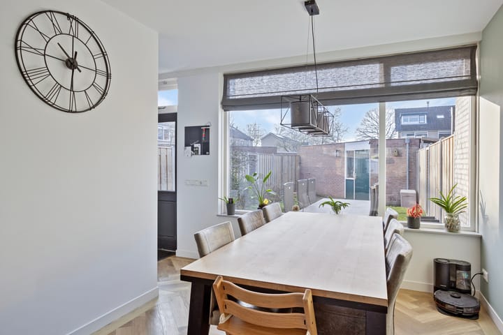 Foto 13 van van Essenstraat 43