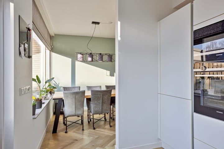 Foto 14 van van Essenstraat 43