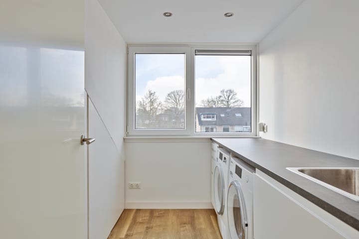 Foto 27 van van Essenstraat 43