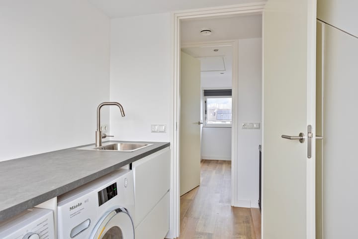 Foto 28 van van Essenstraat 43