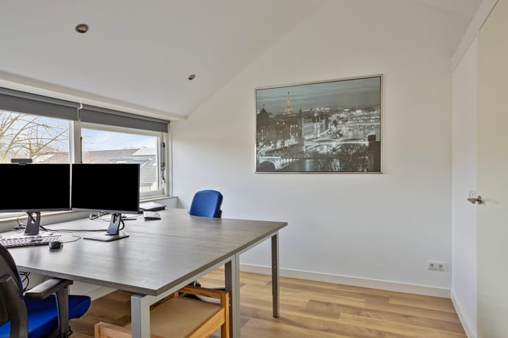 Foto 34 van van Essenstraat 43