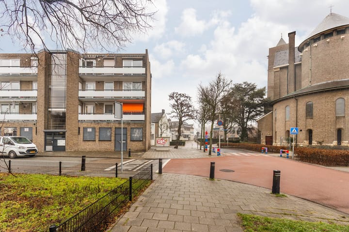 Foto 19 van Mgr. Feronstraat 12