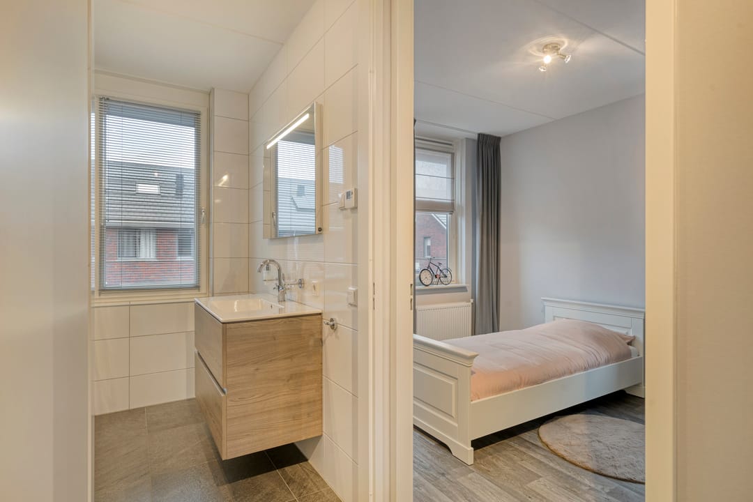 Foto 16 van Schoolstraat 37