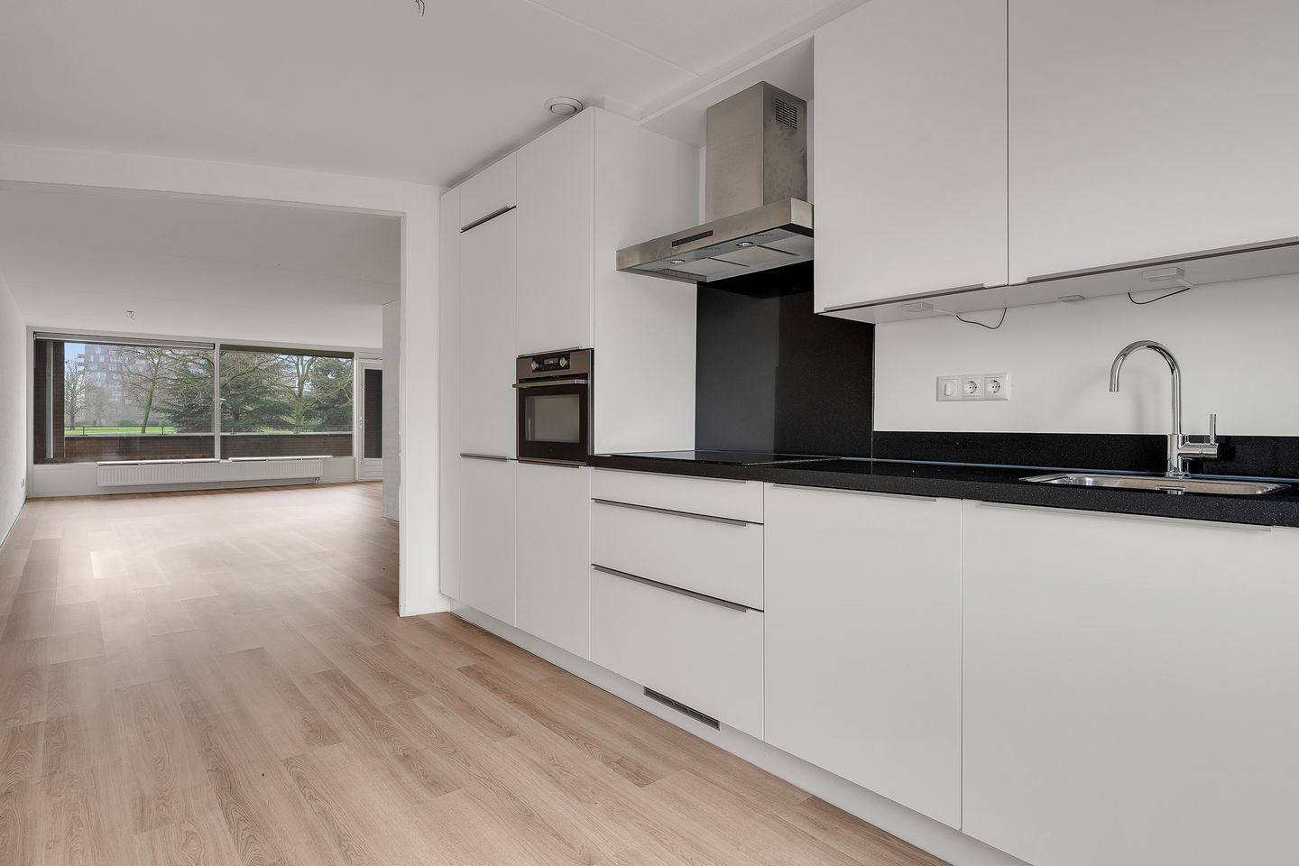 Photo 10 of Zwaardvegerstraat 162