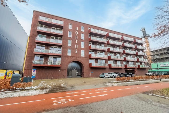 Photo 5 of Fascinatio Boulevard 698-A