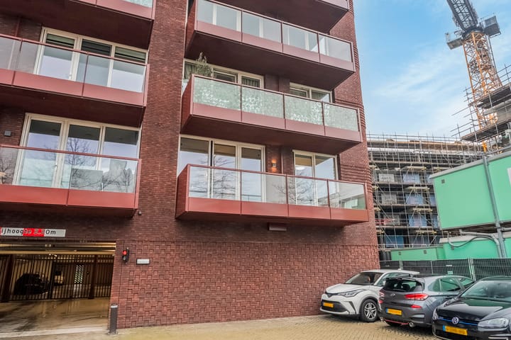 Photo 34 of Fascinatio Boulevard 698-A