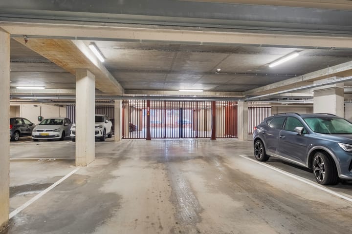 Photo 36 of Fascinatio Boulevard 698-A