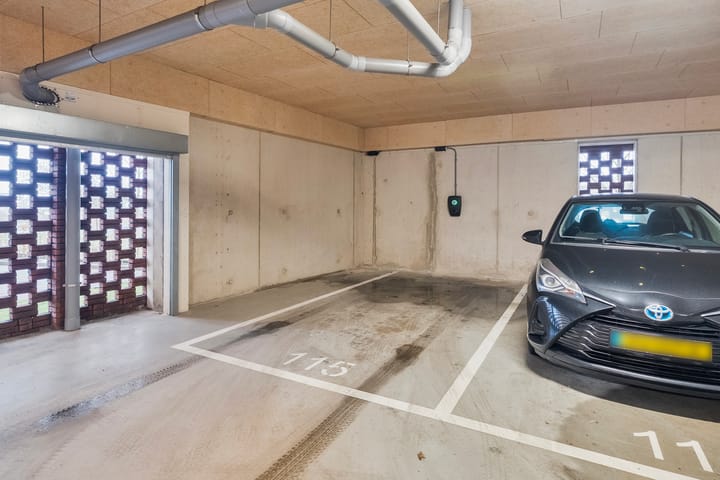 Photo 37 of Fascinatio Boulevard 698-A