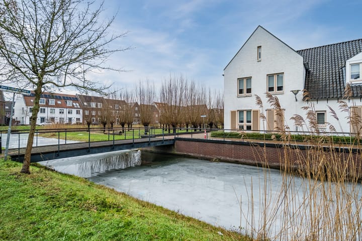 Photo 38 of Aart van der Leeuwlaan 39